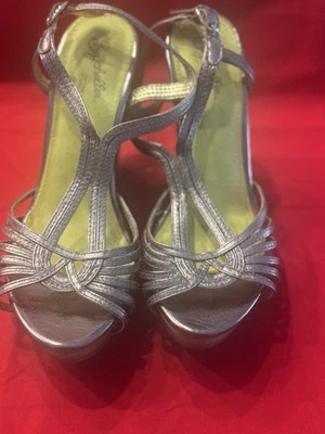 Sandalias de cuña Seychelles para mujer de cuero con tiras plateadas talla 3 Foto 1 de 4