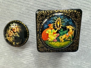 SCATOLA LACCA RUSSA dipinta a mano vintage Kholui cavallo gobba e SPILLA LOTTO - Foto 1 di 17