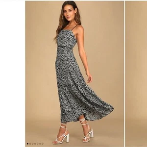 Neu mit Etikett Lulu's Kind Heart schwarz Blumendruck Stufen Schnürung Midikleid - Bild 1 von 7