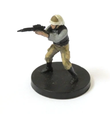 STAR WARS 19/60 REBEL 5  REBEL TROOPER 2004 LFL & TM FIGURINE SUR SOCLE - Photo 1/2