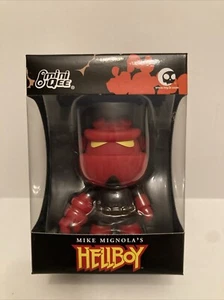 Figura de acción Dark Horse Deluxe Mike Mignola's Hellboy B.P.R.D Mini Qee 5" - Imagen 1 de 7