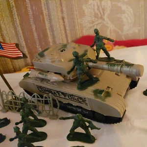 75 PIECE USA MILITARY SET: TANK, SOLDIERS, FLAG, FOX HOLE BARRIERS PLUS MORE FUN - Picture 1 of 12