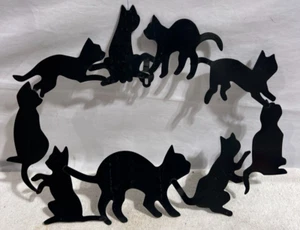 Schwarze Katze Katzen Metall Kreis Wandbehang 1986 12" breit 9" hoch Vintage - Bild 1 von 4