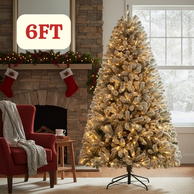 Árbol de Navidad artificial de abeto verde realista preiluminado y soporte de metal Foto 1 de 4