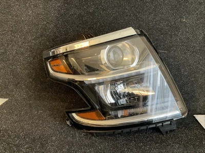 Faro derecho Chevrolet Suburban Tahoe 2015+ - Ver detalles Foto 1 de 4