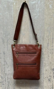 Margot braune Echtleder Crossbody Schultertasche Messingbeschläge 2 Reißverschlusstaschen - Bild 1 von 8