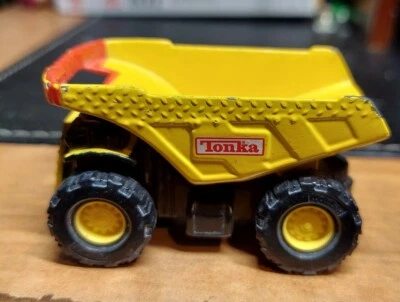 2005 Maisto Tonka Dump  Truck Yellow Diecast Mini Toy C119 - Image 1 of 4