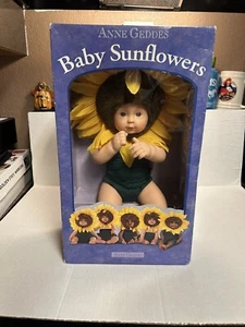 Neu im Karton 1999 Anne Geddes Baby Sonnenblumen 18 Zoll Puppe - Bild 1 von 4