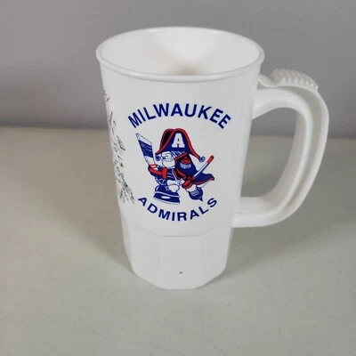 Taza súper pequeña estilo antiguo EE. UU. plástico 5 pulgadas de alto Milwaukee Admirals blanca Foto 1 de 4