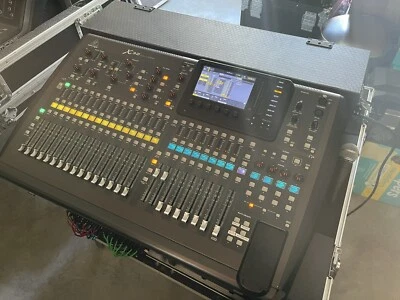 Behringer X32 40-Channels Digital Mixer in Brand new ProX case & Dante Card - Image 1 of 4