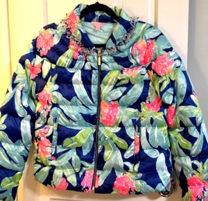 Lilly Pulitzer Puffer Daunenjacke M Carolena Ikat Blue Island Exotic Zip Neu - Bild 1 von 16