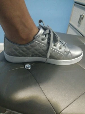 New methalic Grey Sneaker Isaac Mizrahi  294516 Liver for women's size 7 - Image 1 of 4