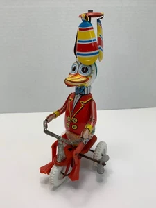 Juguete de cuerda Schylling pato en triciclo ~ litografía de hojalata vintage de Alemania Occidental funcionando - Imagen 1 de 10