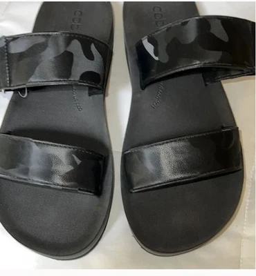 Sandalias Cobian para mujer Vira forma plana cuña/plataforma tiro negro camuflaje/camuflaje 8 Foto 1 de 4