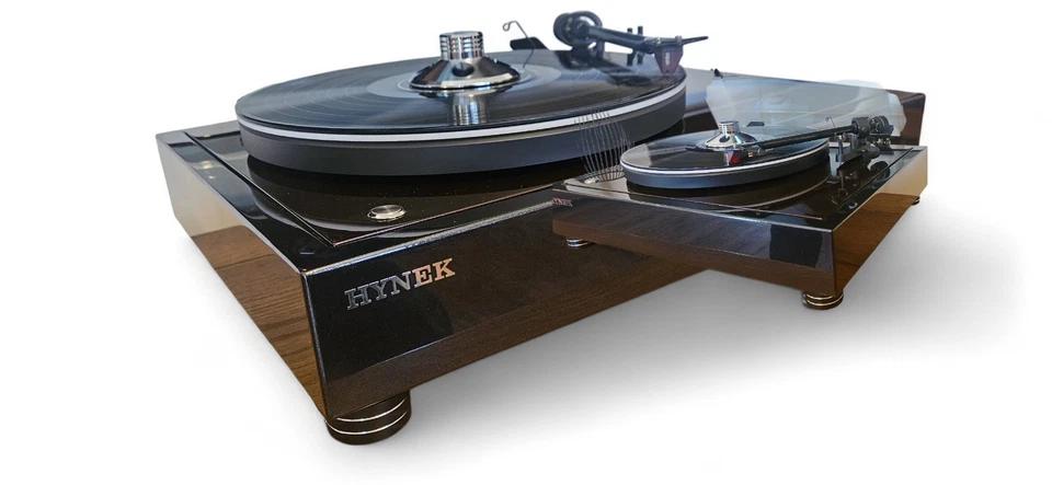 Record Player  Turntable Hynek Carbon One premium High-End turntable belt drive  - Image 1 of 4