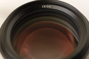 Zeiss 135mm f/2 Milvus ZE Lens for Canon EF USED - Picture 1 of 10