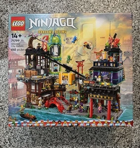 LEGO NINJAGO: Ninjago City Markets (71799) Nuovo Sigillato RARO RITIRATO - Foto 1 di 5