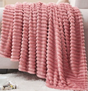 BEDELITE Fleece Throw Blanket for Couch – 3D Ribbed Jacquard Soft, Pink 50x60 in - Picture 1 of 1