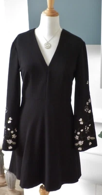 H&M Kleid bestickte Trompetenärmel Stickerei Perlchen schwarz Gr. 38 M NEU NP80€ - Bild 1 von 4