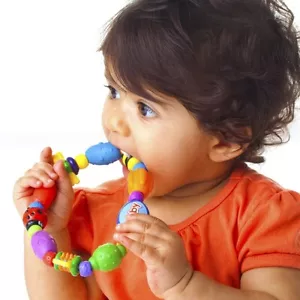 Nuby Bug-a-Loop Teether - Textured Surfaces - Great For Back Teeth -Easy to Hold - Bild 1 von 9