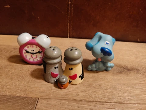 LOT OF (X3) Blue's Mr. Salt Mrs. Pepper Clock Blue Puppy Figures Toys Tyco 1998 Cover