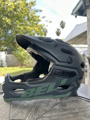 Bell Super 3R MIPS mate verde oscuro/metal grande Foto 1 de 4