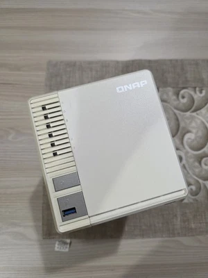 Nas 3 Bay QNap TS-328 con 2 Hard disk 1TB - Immagine 1 di 4