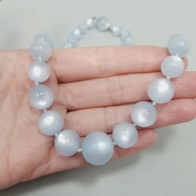 Collar Vintage Azul Claro Moonglow Lucita Cuentas 16 Pulgadas Tamaño Graduado Foto 1 de 4