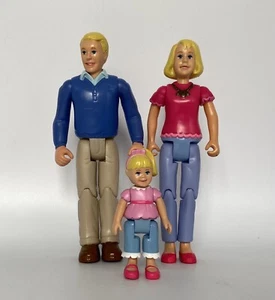You & Me Happy Together Loving Family Mom Dad Girl Figure Set Toys R Us 2014 - Foto 1 di 4