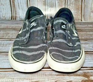 Nike Kinder SB Clutch Skate Boarding Schuhe Sneaker Schwarz/Grau/Weiß Größe: 3,5Y - Bild 1 von 11