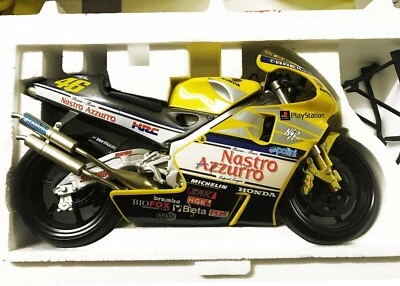 MODELLINO SCALA 1:6 GUILOY - HONDA NSR 500 2001 VALENTINO ROSSI - Immagine 1 di 3