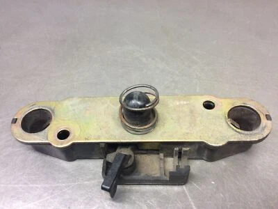 Trava de suporte de assento Suzuki RF600R 93-97 22051816 - Imagem 1 de 4