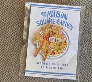 Phish Silvester Konzert Madison Square Garden Ramen Pin NEU in Verpackung - Bild 1 von 4