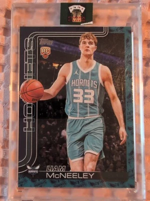 Topps Flagship 2025 Liam McNeeley Team Color Border SSP Charlotte Hornets - Bild 1 von 4