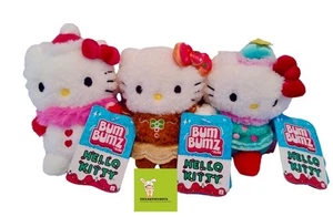 Hello Kitty als SCHNEEMANN LEBKUCHEN & WEIHNACHTSBAUM Bumz Bohne Plüsch **LESEN** - Bild 1 von 4