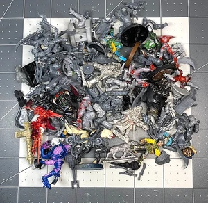 HUGE 40K FIGURE & BITS LOT orks space marines fantasy GW random misc. bitz AB25 - Picture 1 of 4