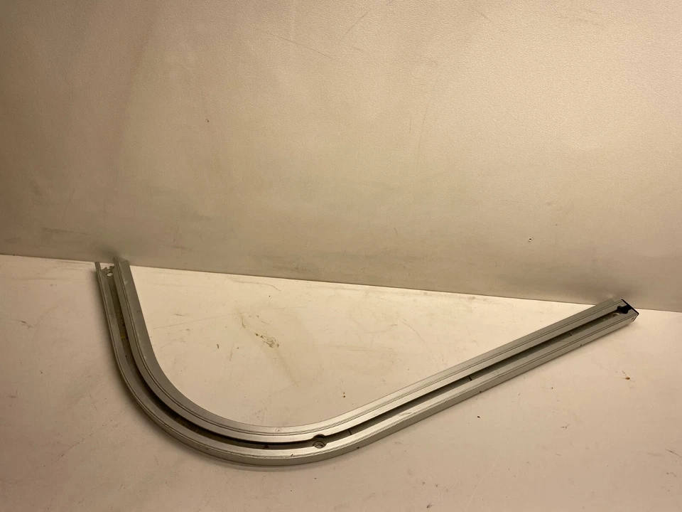 2010-2012 CADILLAC SRX compartimento de carga traseiro direito piso caminhão roda fabricante de equipamento original - Imagem 1 de 4