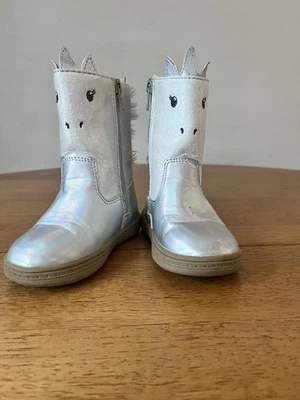 Botas de Invierno Carters Niño Pequeño Talla 6 Unicornio Brillo Piel Sintética Brillo Usadas en Excelente Condición Foto 1 de 4
