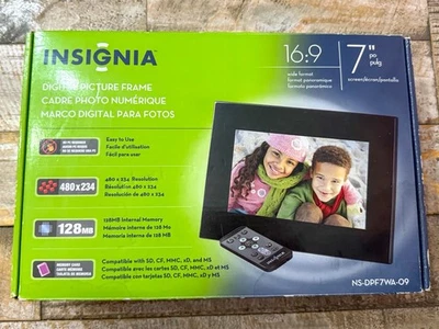 Insignia Digital Picture Frame 7 inch Screen Model NS-DPF7WA-09 - Image 1 of 4
