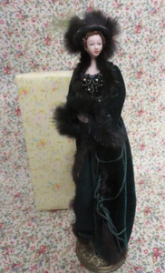 Muñeca de borla ""Putting on the Ritz"" 2004 casi nueva en caja por creaciones populares - Imagen 1 de 7