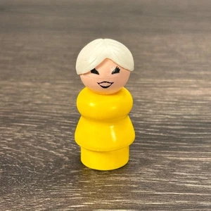 Vintage Fisher Price Little People Farm #2501 Yellow Body Mom Woman w/White Bun - Picture 1 of 7
