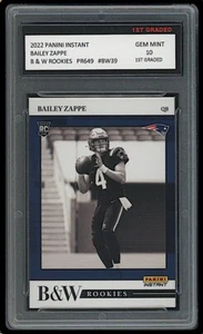 BAILEY ZAPPE 2022 PANINI INSTANT B&W ROOKIES 1. STKLASSE 10 ROOKIE KARTE PATRIOTS - Bild 1 von 1