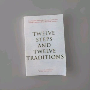 Twelve Steps and Twelve Traditions Trade Edition by Anonymous - Picture 1 of 3