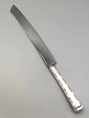 Cuchillo para pastel de boda de plata esterlina Madrigal by Lunt 12 3/8", ligeramente usado Foto 1 de 3
