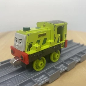 Thomas the Tank Engine Take and Play Engine SCRUFF versión 2012 - Imagen 1 de 9
