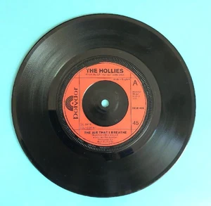 THE HOLLIES - 2058 435 - THE AIR THAT I BREATHE / NO MORE RIDERS 1974 (1477) - Picture 1 of 3