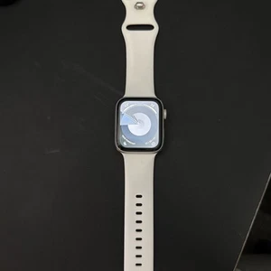 Apple Watch Series 6 (44mm) Space Gray Aluminum Case with white strap. - Zdjęcie 1 z 19
