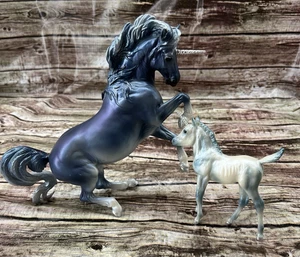 2019 Breyer Pferd #1818 Cascade & Caspian Sea Star Einhorn Connemara Stute Top! - Bild 1 von 11