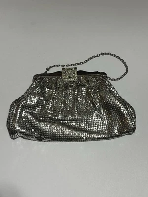 BOLSO DE NOCHE VINTAGE WHITING & DAVIS CO MALLA PLATEADA MONEDERO Foto 1 de 4