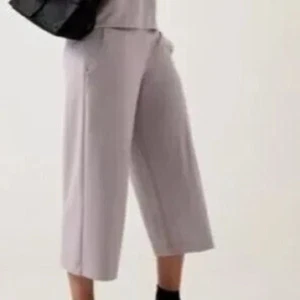 Athleta Seasoft Wide Crop Hose Lila Größe S - Bild 1 von 7